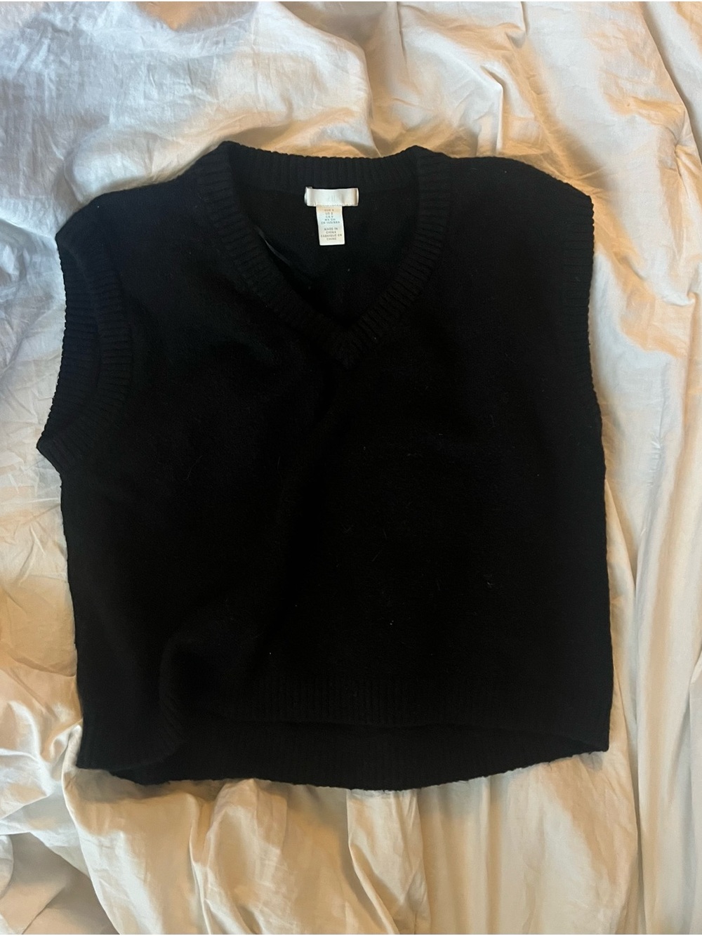 H&M Black V-Neck Sleeveless Knit Vest